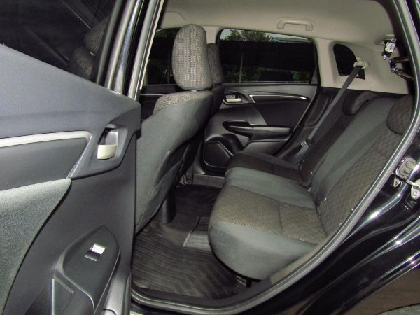 Honda Jazz 1.5 S i-VTEC Hatchback AT 2016 สีดำ รูปที่ 7